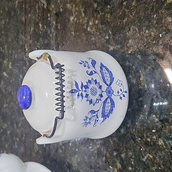 Vintage Blue Onion Pattern Tea Pot Set with Wire Spring Handle - Picture 8 of 14